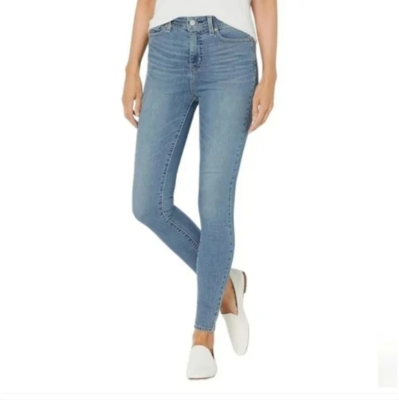 Signature Levi's Strauss totally shaping high rise skinny jeans - Picture 13 of 13